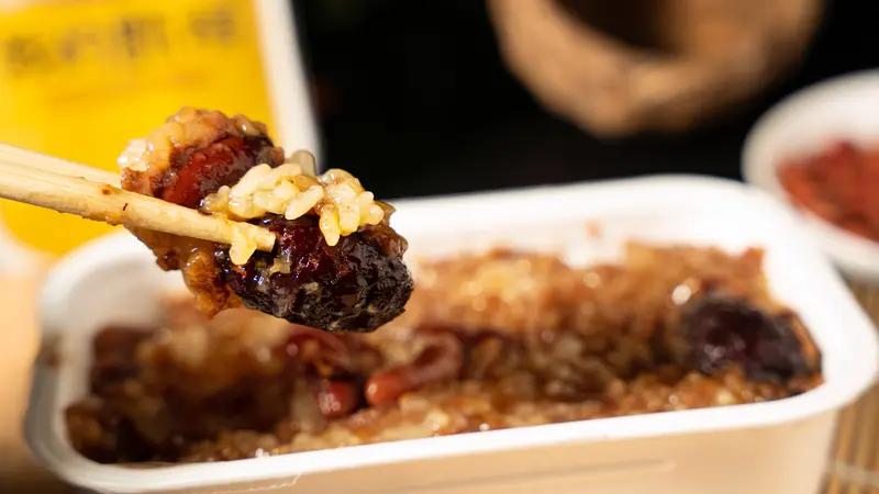 西安旅游想吃到正宗的甑糕，就去老居民区、集市和回民街附近