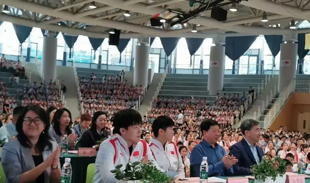 莎莎放心了！为何从不担心楚钦会塌房？网友：这货能塌？王楚钦活成了防弹玻璃！