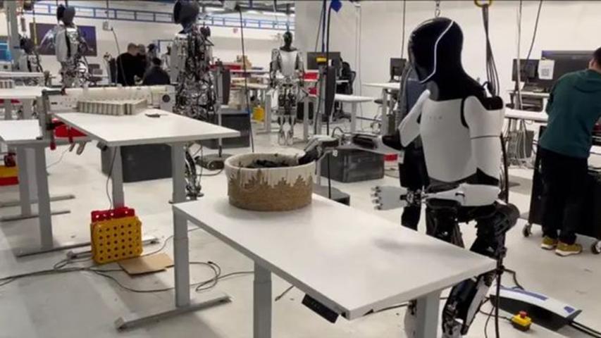 从《星际迷航》到《终结者》，马斯克探讨AI与机器人的未来图景