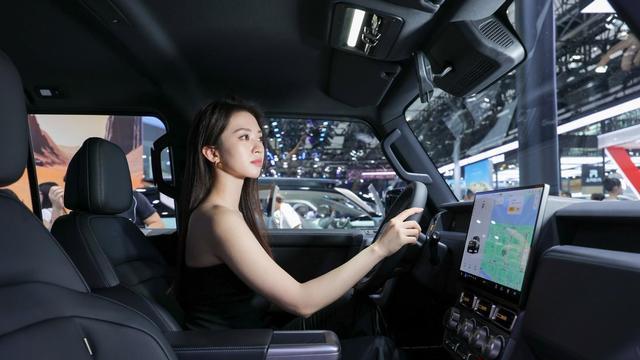 iCAR V23纯电SUV，春日优选车型，宽敞空间与强劲续航兼备