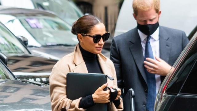 梅根衣品出众，用简约基础款，轻松塑造百变有型的风格