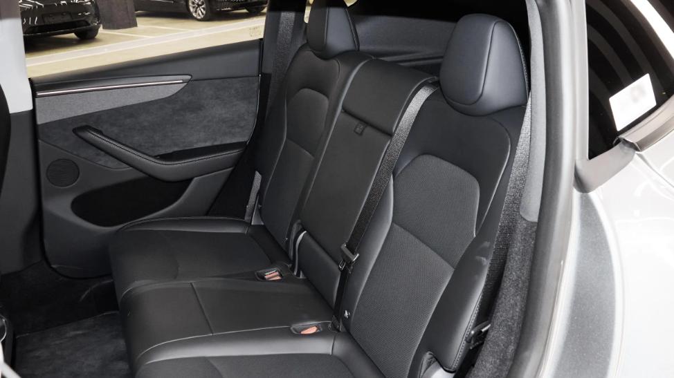 还在看特斯拉Model Y？这车价格更低更能打，租电换电样样行