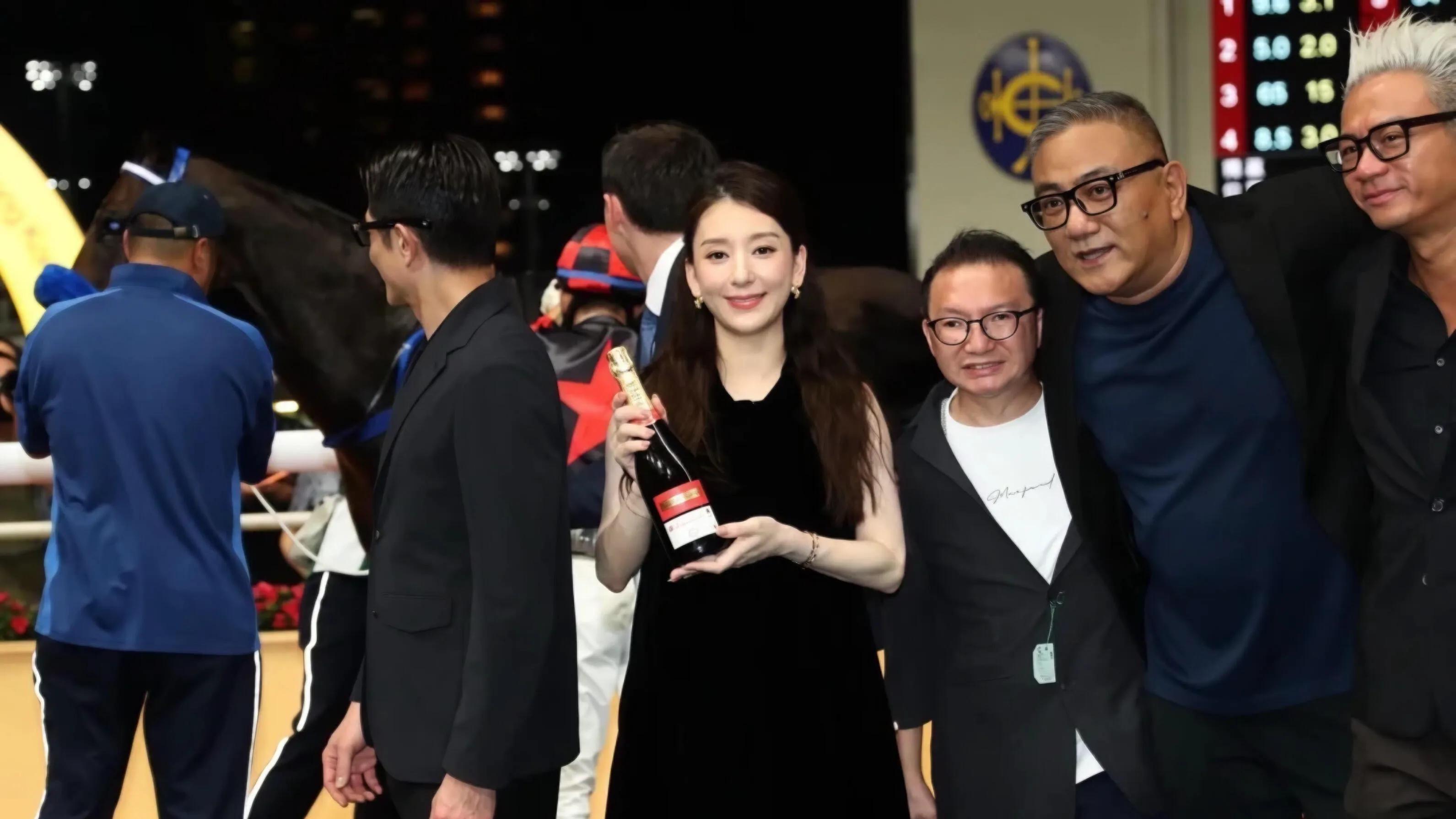 郭富城又拉头马，感谢方媛和宝宝带来幸运，透露三胎预产期在月末