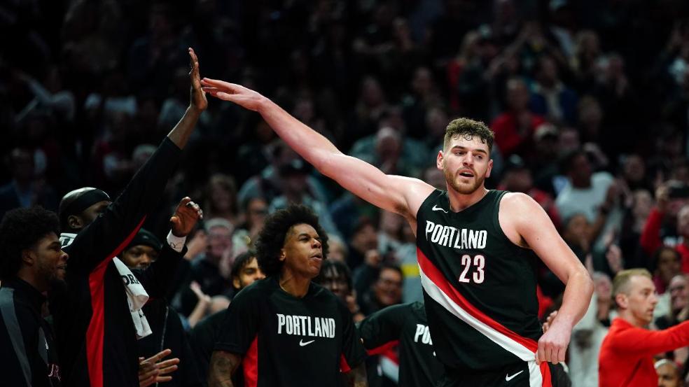 发不上牌的杨瀚森，是该继续坚持策应打法，还是趁早蓝领化