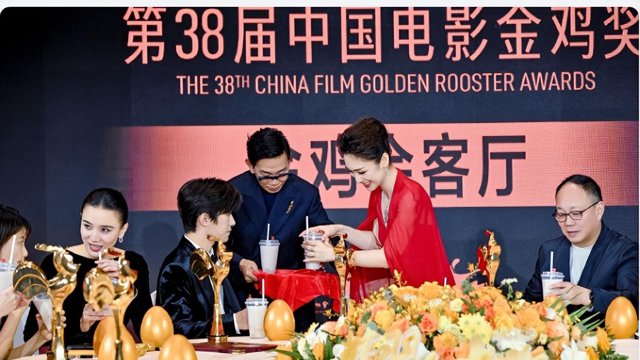 金鸡奖易烊千玺赢朱一龙无争议，宋佳二封影后遭质疑，牵连张艺谋