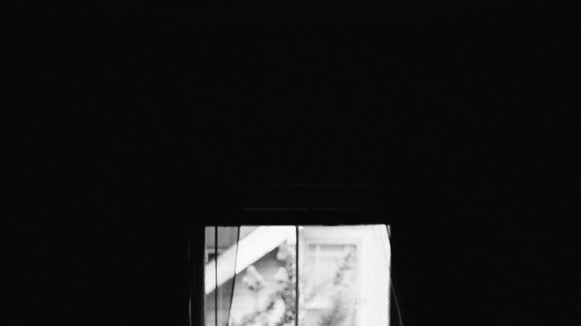 从铁钱压垮商人到纸币崩盘，白银为何成最后赢家？