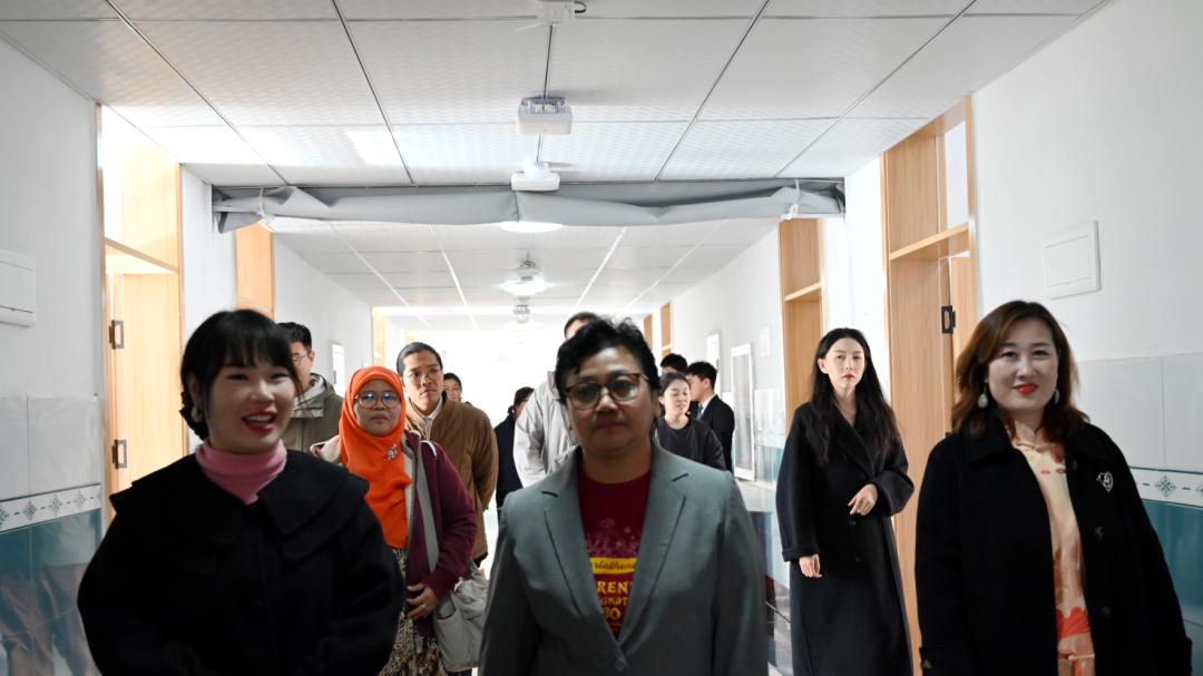 河北外国语学院与印度尼西亚雅加达国立大学共绘教育合作新篇章