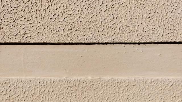 真石漆和水包砂，哪种更适合户外暴晒的墙面？防裂与耐候性的对比