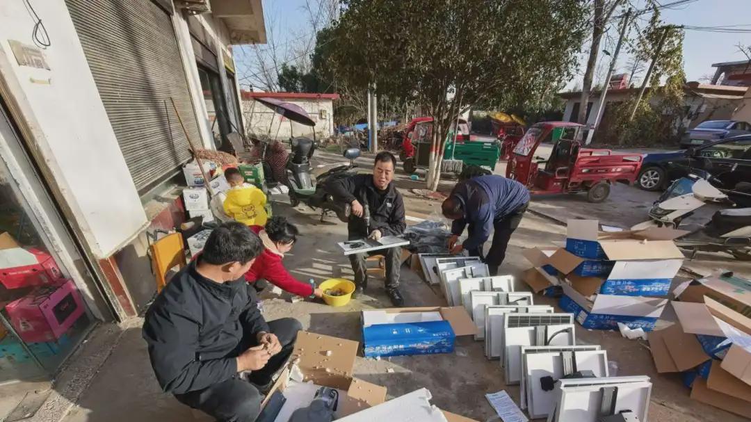 息县杨店乡李围孜村：点亮爱心路灯 守护温暖归途