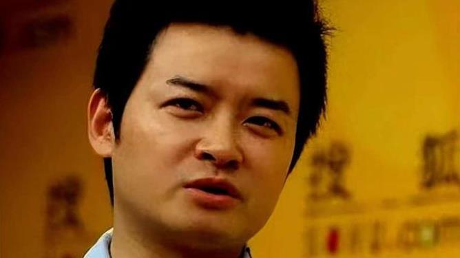 央视名嘴31岁“跑路”美国，48岁今何在？