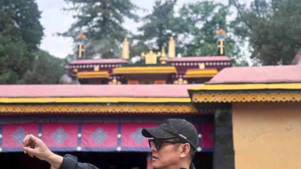 62岁金像影帝近照曝光！被指“换心”回春