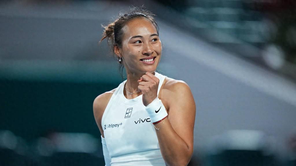 郑钦文在迈阿密站连赢五局 2-0击败汤森德 顺利挺进16强