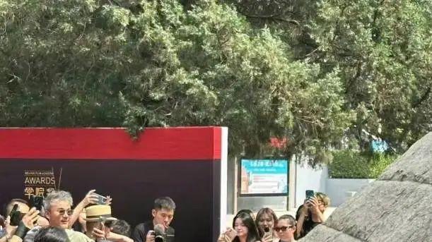 黄渤朱一龙同获奖，背后藏着怎样的行业秘密？