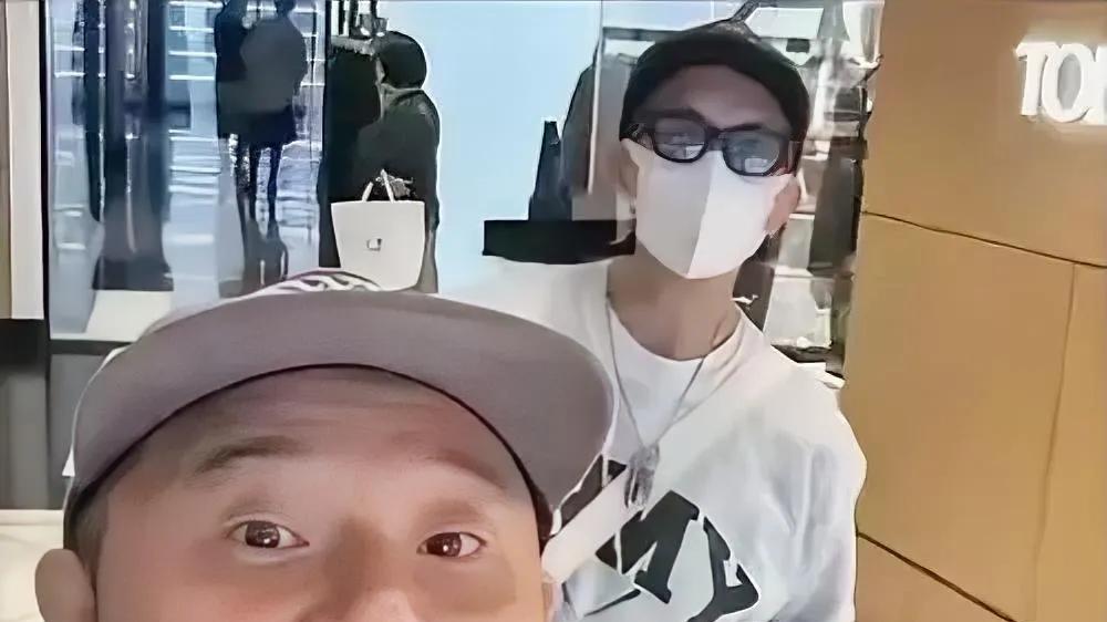 具俊晔和他朋友的行为确实让人费解。朋友妻不可欺，朋友的亡妻就更不应该被如此对待。