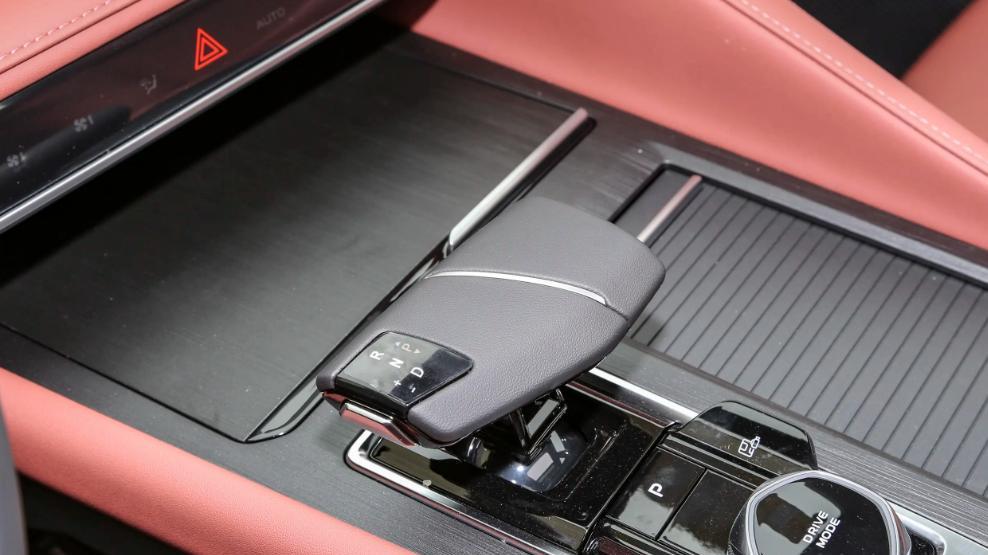 长安摊牌了，第三代CS75PLUS冠军版大降价，只需7.69万起