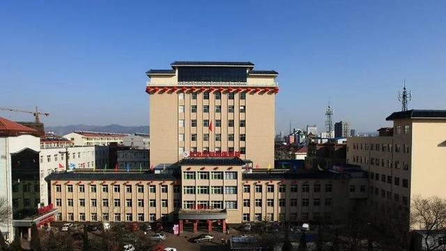 三甲医院招聘播音主持专业合同工，网友质疑是否为萝卜岗
