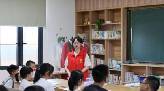 🥰公益“星”视界 | 新锐个人邓萱萱：一间老屋一袋花生 照亮她的青春航向