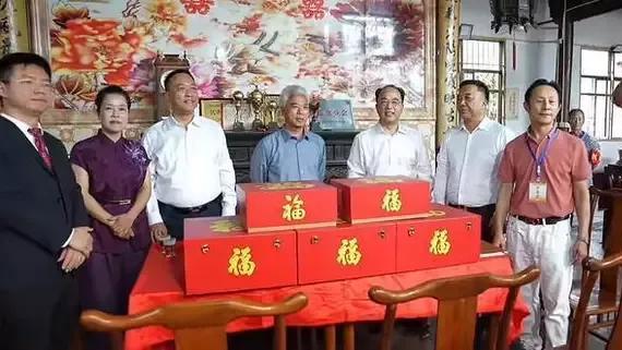 东阳富豪办90岁寿宴火了！88桌流水席不算啥，捐70万给全村老人