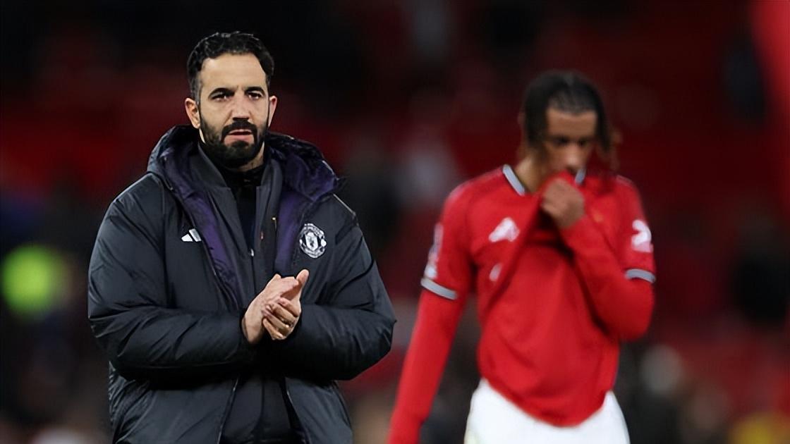 曼联遭十人埃弗顿击溃，主帅担忧球队失魂落魄