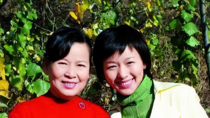 央视“国脸”欧阳夏丹退隐真相：为母弃业转行，让无数人为之动容