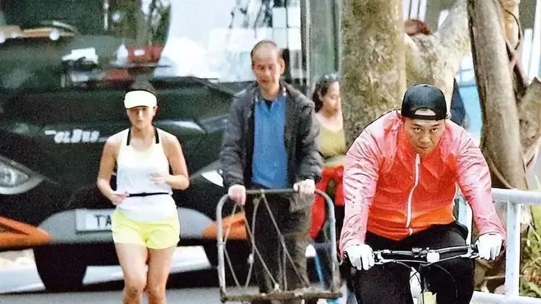 “肯尼亚徐”果然名不虚传，香港女星徐濠萦全马345，秒杀同龄人…