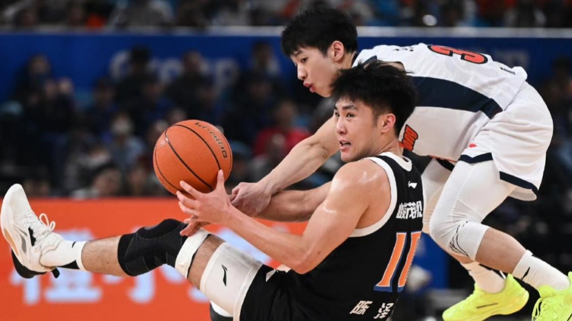 33分大胜不足喜！杜锋连夜再收三大喜讯，广东队有望再创新纪录！