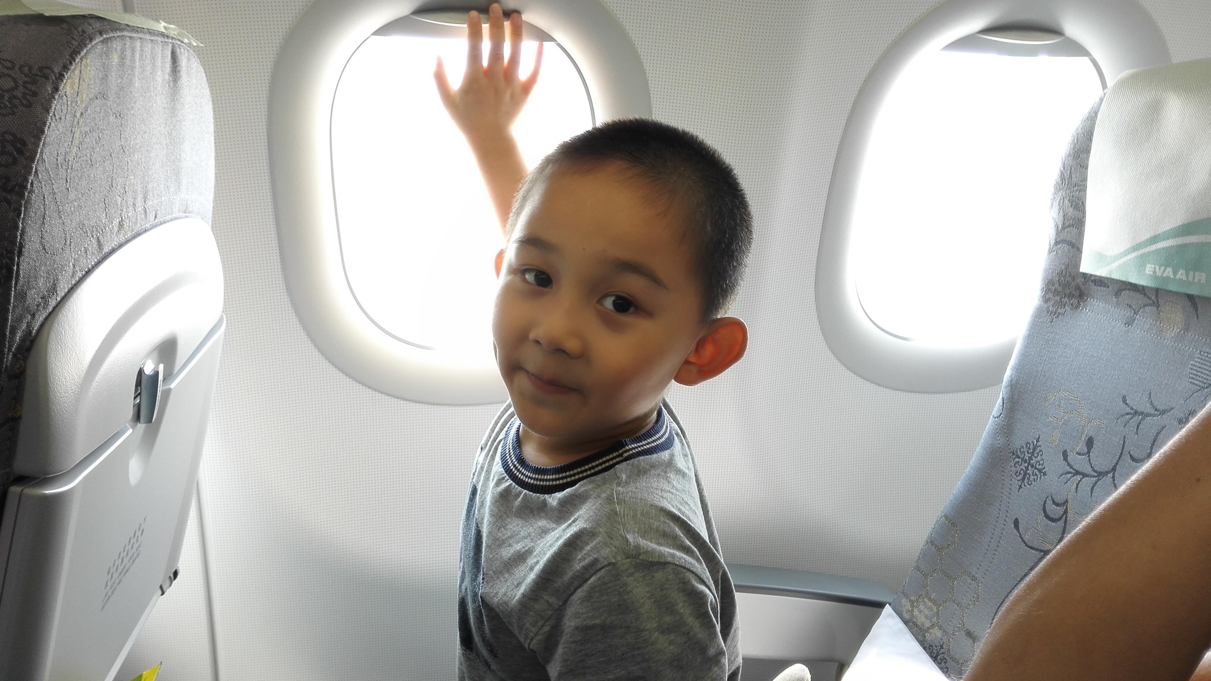 从机舱到车厢：我的靠窗风景