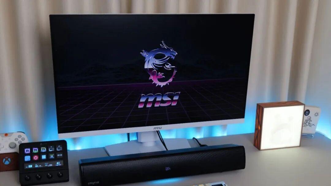 纯白美学 + 硬核性能，电竞屏卷王！微星 MAG 274QRFW X3