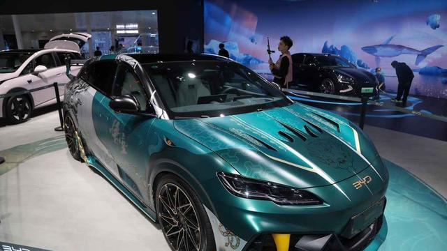 比亚迪多款车型突然降价5万，同行压力大，后续会怎样？