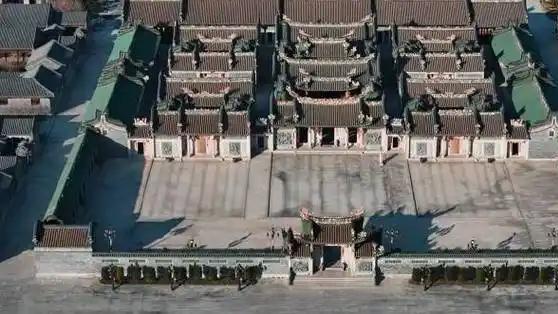 造价10亿的"法外狂徒"庄园被强拆  家训石碑成最讽刺风景