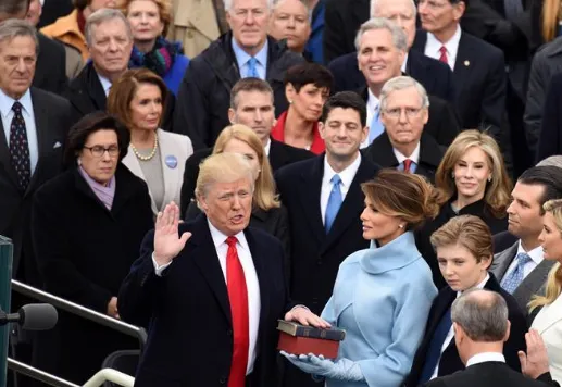 一夜之间，美国人收到3大噩耗，特朗普紧急下令，大批警卫队出动！