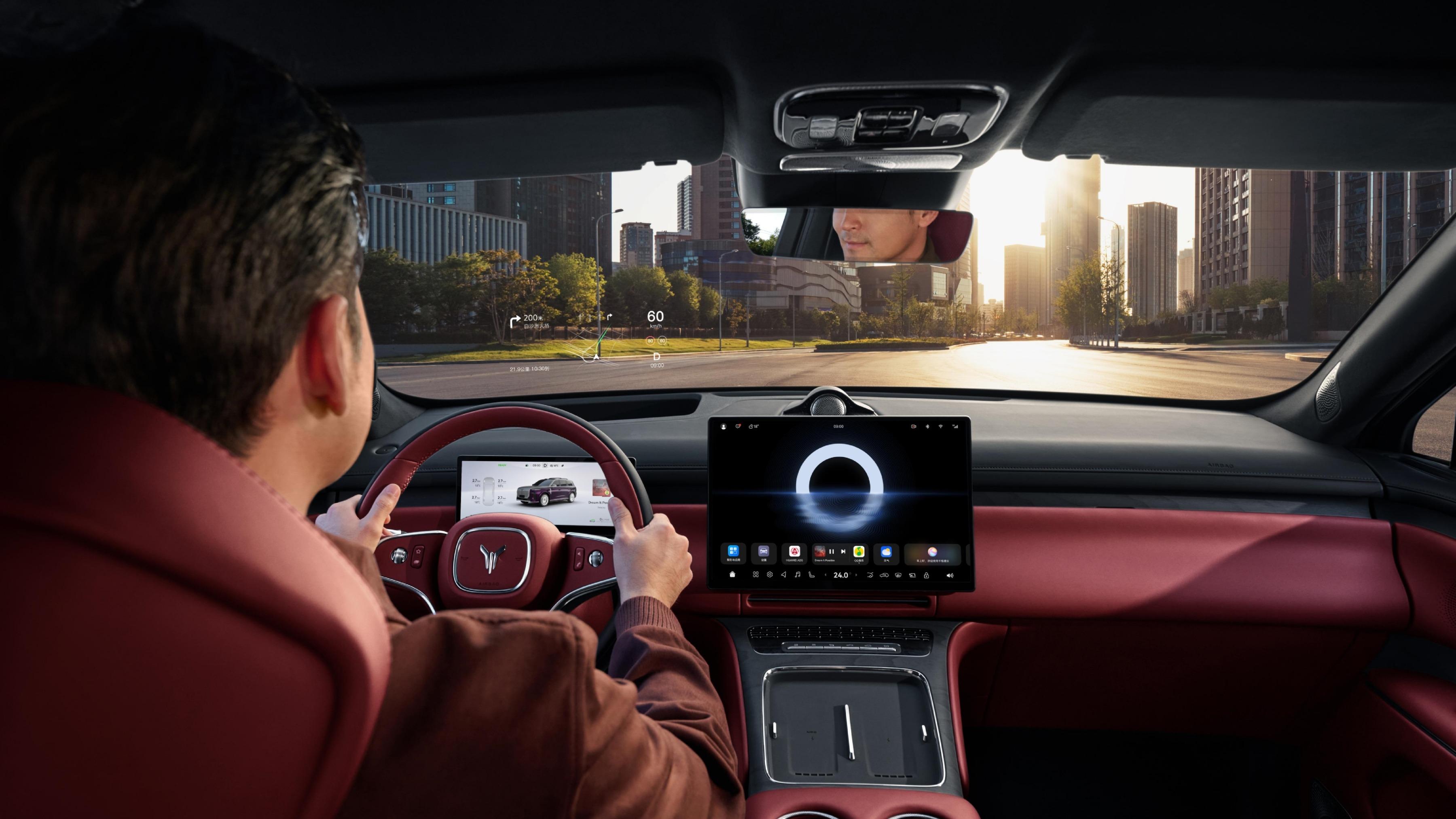 岚图泰山：华系豪华“堆料王”，真能撼动市场格局？