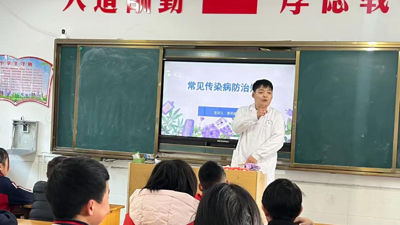 【图片新闻】南阳市43小学：家校同心筑成长   家长课堂添新彩