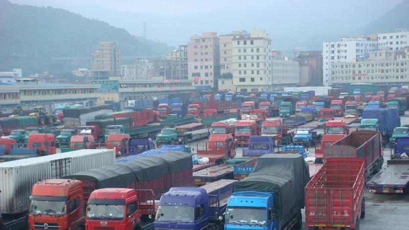 东莞家具搬家公司找哪家划算？成都装修买沙发怎么找物流公司运输？