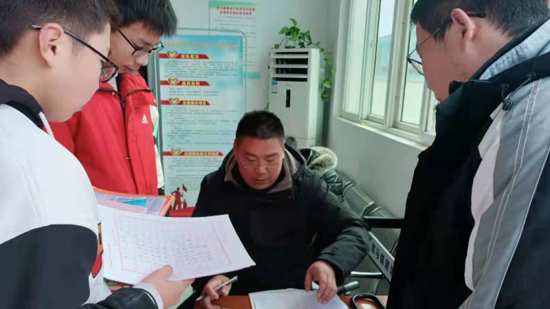 凭啥只重罚我儿子？母亲哭到喘不上气，连写两篇小作文，网友发现真相