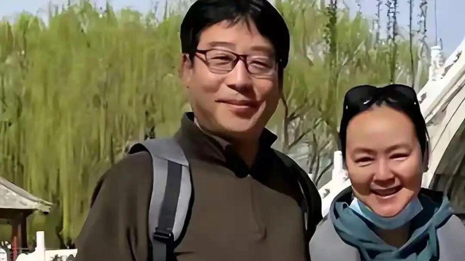 央视著名主持人孙小梅：嫁哈佛海归恩爱22年，如今59岁官宣新身份