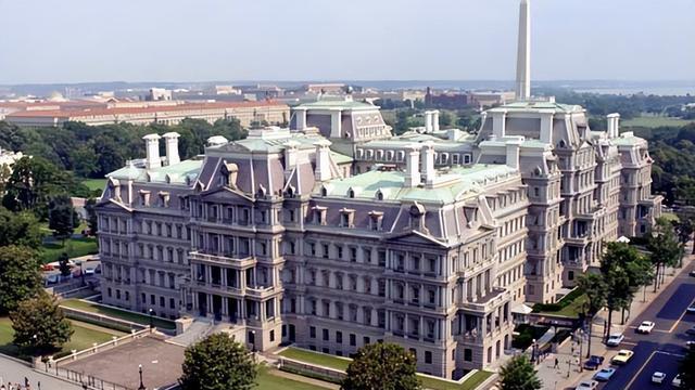 新的风向标来了，特朗普捣毁白宫里的“反华窝”，释放什么信号