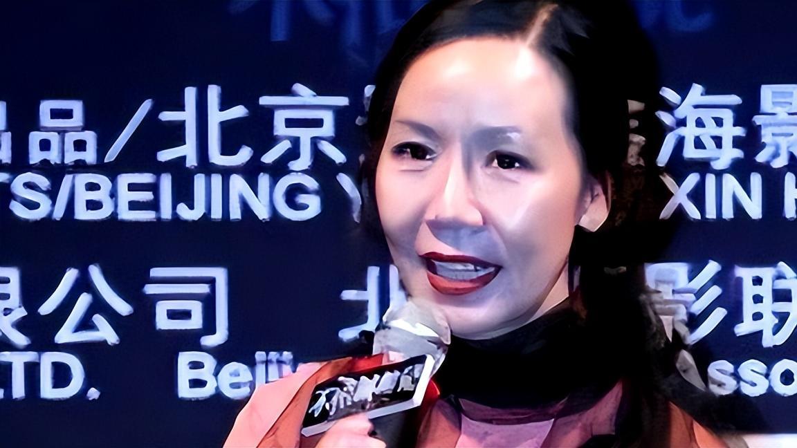 “丑角女王”逆袭记：杨青如何用喜剧撕碎颜值偏见