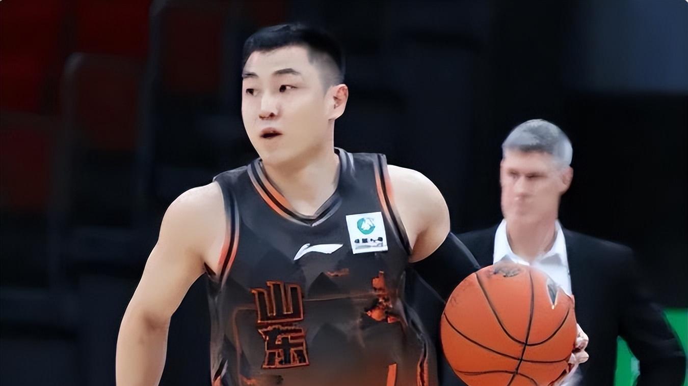 山东男篮主场输球太可惜，主教练关键时刻屡出昏招，球迷无法理解