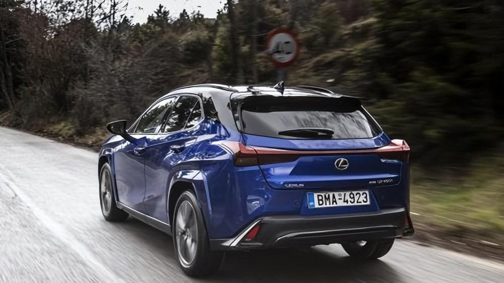 雷克萨斯 UX 300h AWD——具有特别的竞争力