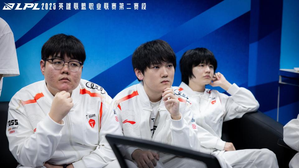 TES依旧还是大王！BLG中野首次登上周最佳，换打野后左手质变！