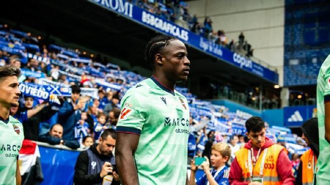 莱万的闪耀，让“拼凑版凯恩”成巴萨中锋位置，优质补强方案