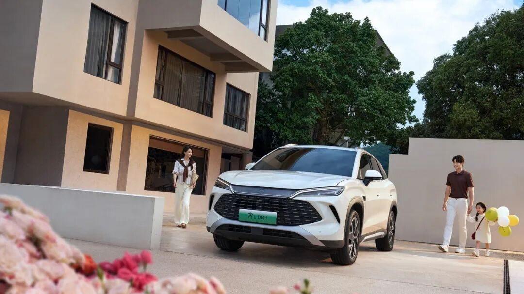 精打细算vs科技尝鲜：13万预算买比亚迪还是零跑？