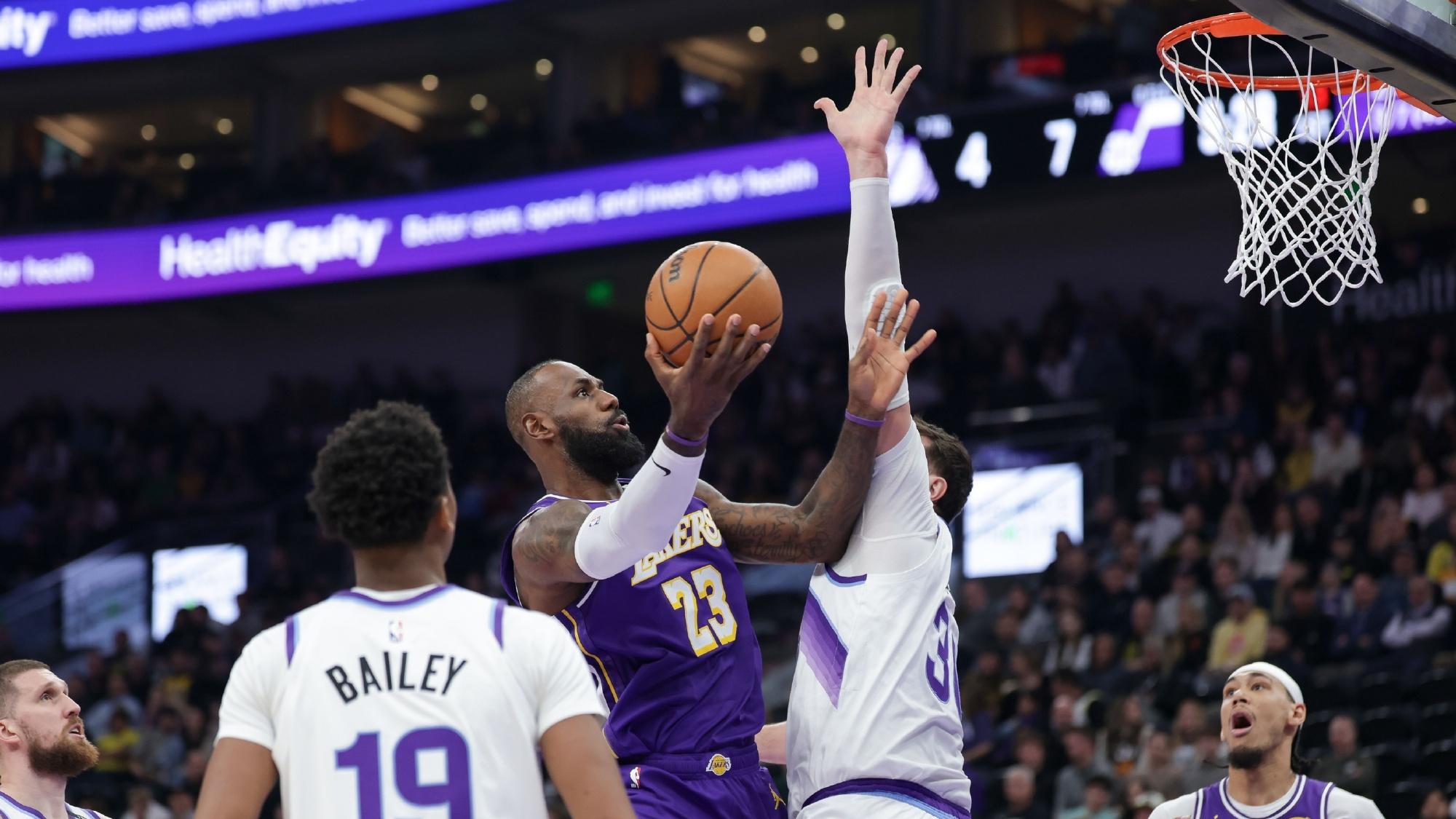 胜爵士取2连胜！湖人也会大火收汁了？詹姆斯又带出一群替补匪徒