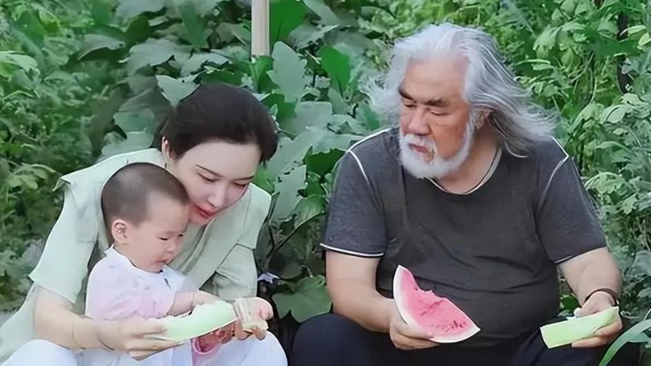 嫁给大31岁的张纪中，杜星霖到底赢在哪里？