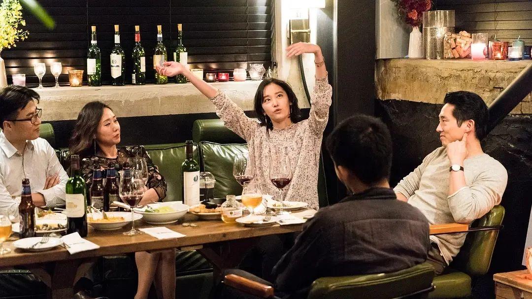一分钟的「一丝不挂」，2小时的「故弄玄虚」