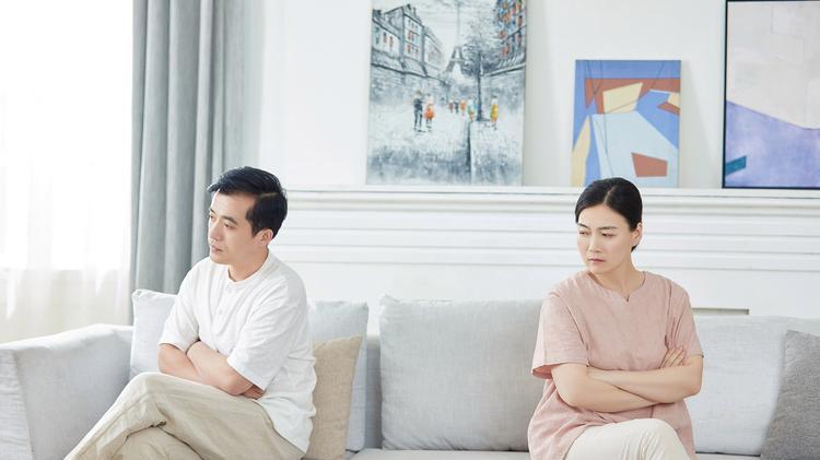 手撕小三后，她被立案调查：报复的代价，是毁掉自己