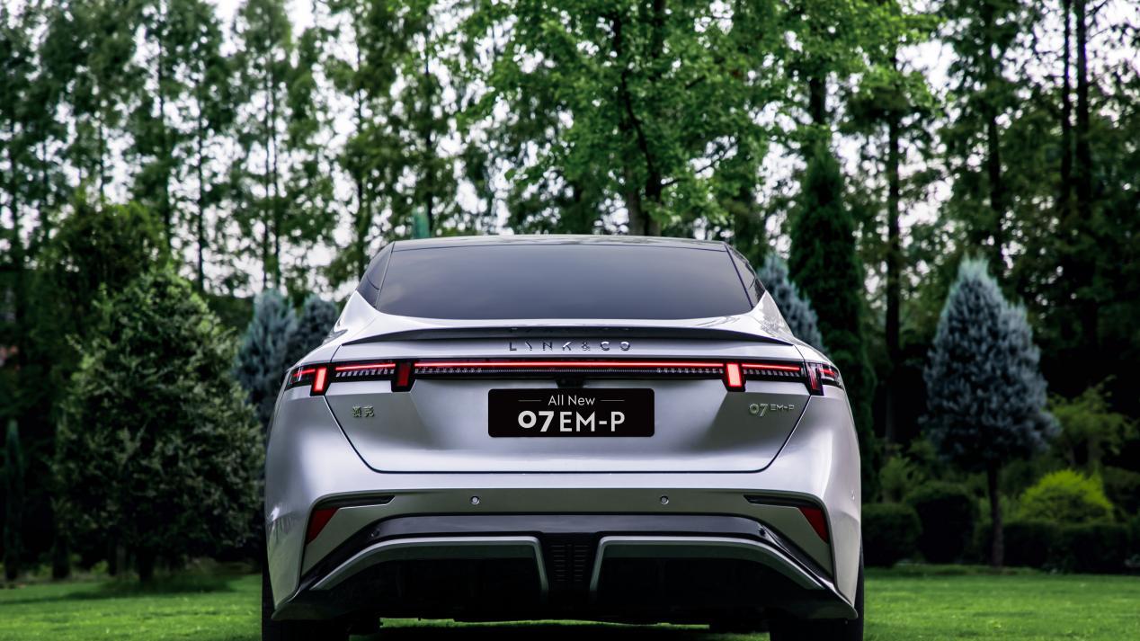 荣获NEV-CACSI测评用户满意度第一！全新领克07 EM-P日常出行超靠谱