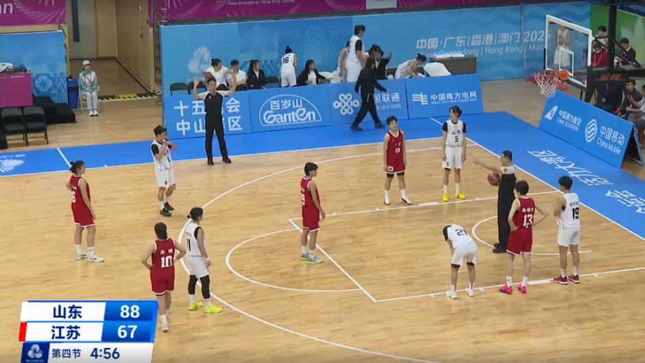 降维打击！张子宇15中13轰31分10板率领山东U18女篮完成夺冠