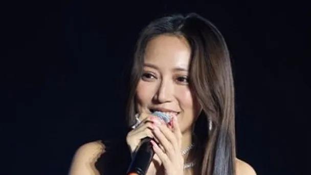 香港女歌手钟舒漫自爆上月经历第2次失声感痛苦，凭神迹学懂思想